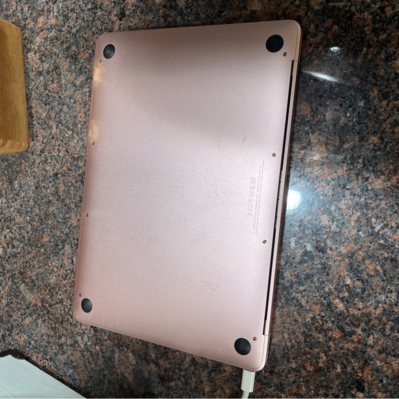 MacBook - Picture 8 of 8